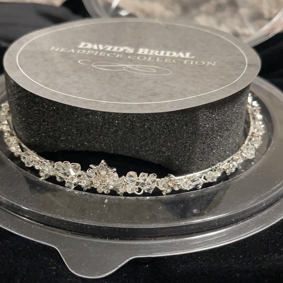 David’s Bridal Headpiece - Picture 3 of 7